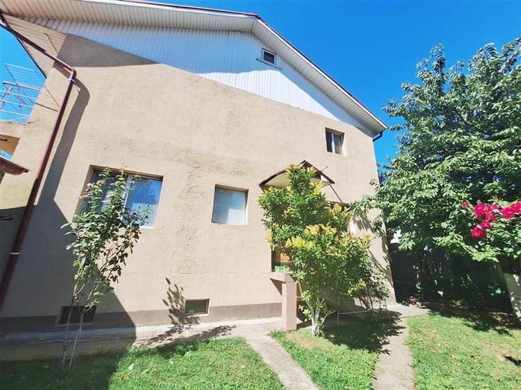 Casă cu 5 camere cu Garaj în CFR