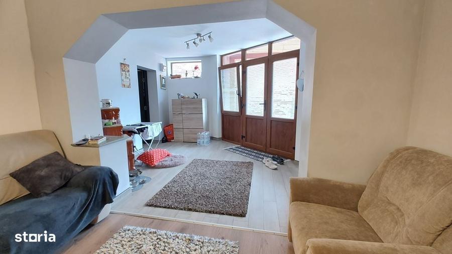 Casă cu 2 camere cu Teren 667 Mp în Central