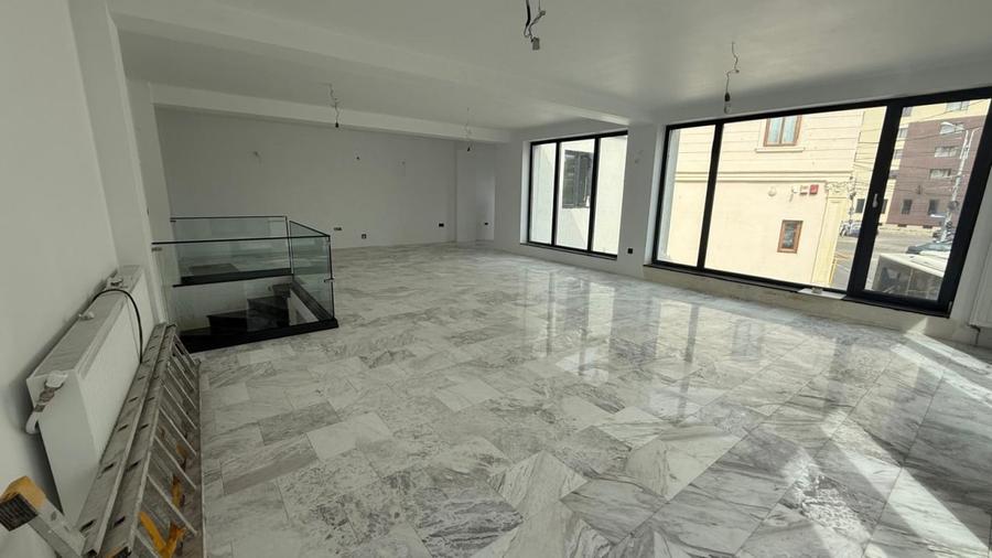 Spațiu comercial, de 184 mp, în Central