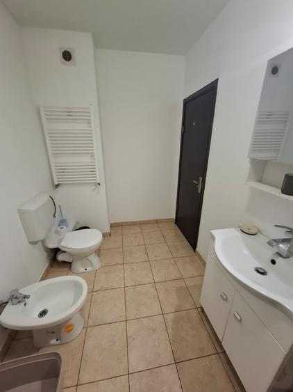 Apartament cu 3 camere decomandat în Funcționarilor
