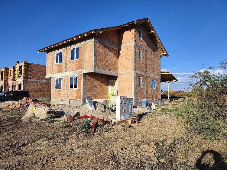 Casă cu 7 camere cu Teren 294 Mp în Ghiroda