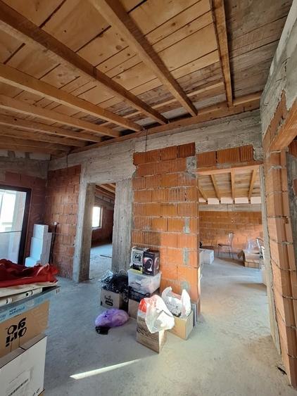 Casă cu 3 camere în Tunari