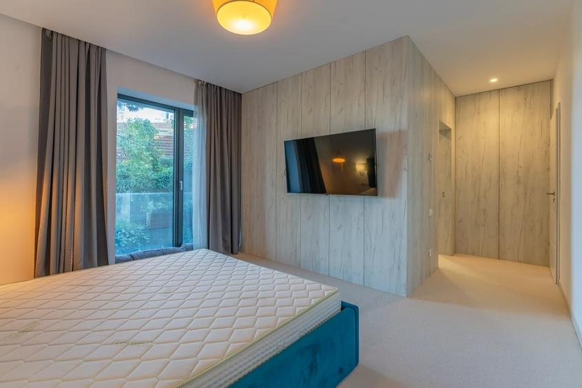 Apartament cu 3 camere decomandat, mobilat în Ultracentral