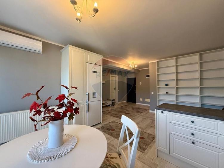 Apartament cu 2 camere semidecomandat, mobilat în Florești