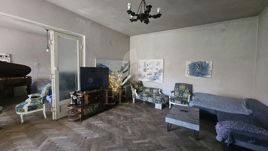 Apartament cu 3 camere semidecomandat în Central