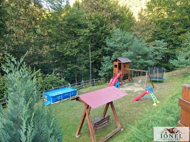 Casă individuală cu 5 camere cu Teren 1078 Mp în Strungari