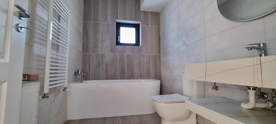 Casă individuală cu 5 camere cu Canalizare în Central