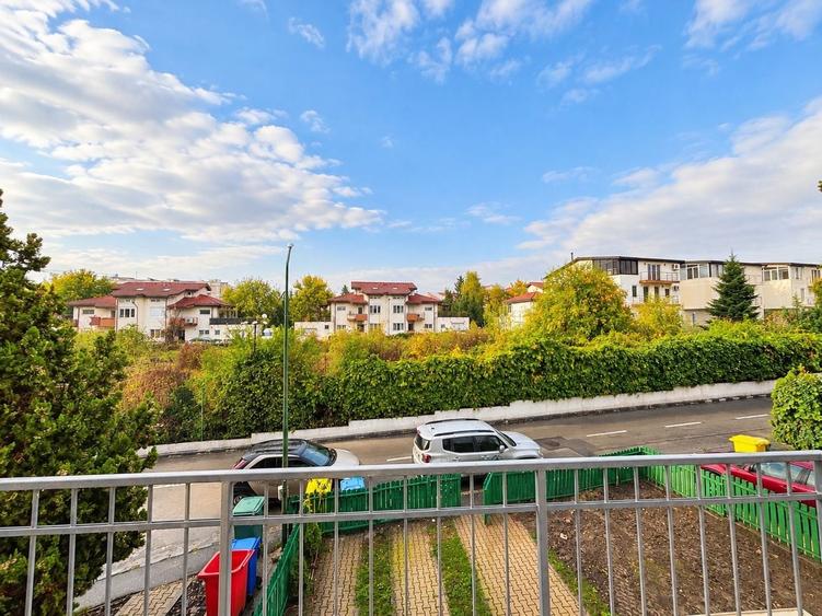 Duplex cu 5 camere cu Canalizare în Iancu Nicolae
