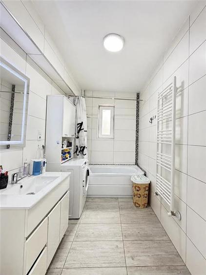 Apartament cu 3 camere decomandat, mobilat în Turnișor