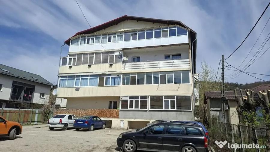 Apartament cu 3 camere decomandat în Ștefănești