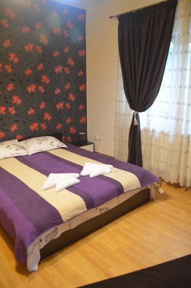 Casă individuală cu 5 camere cu Teren 500 Mp în Central