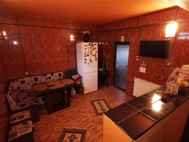 Casă cu 5 camere cu Canalizare în Central