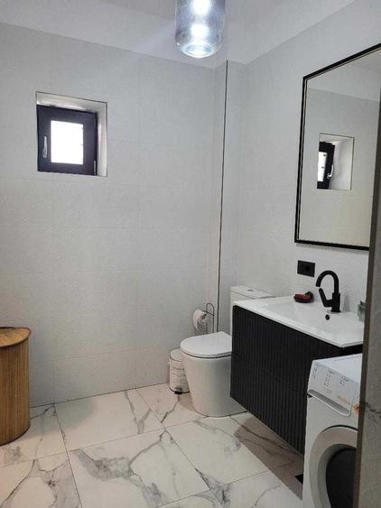 Casă cu 4 camere cu Teren 385 Mp în Central