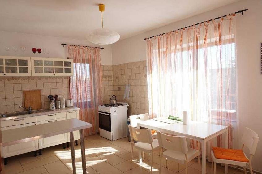 Casă cu 3 camere cu Teren 1000 Mp în Central