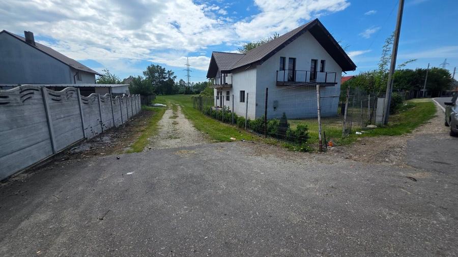Teren Construcții intravilan de 2546 mp, în Zăvoi