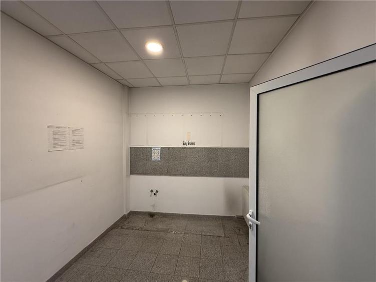 Birou, de 275 mp, în Central