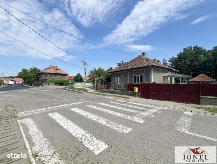 Casă cu 3 camere cu Teren 1138 Mp în Teiu