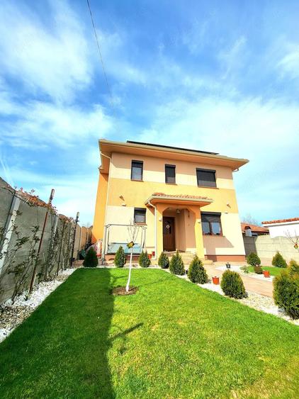 Casă cu Teren 430 Mp în Plopi