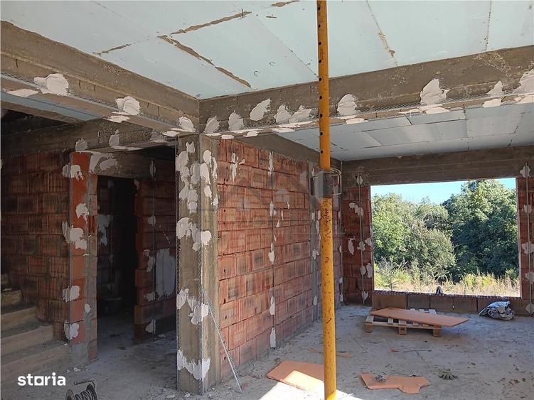 Casă cu 4 camere în Pietrăria