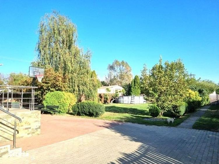 Casă cu 4 camere cu Teren 2297 Mp în Central