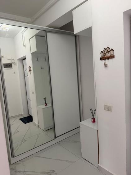 Garsonieră decomandată în Roșu