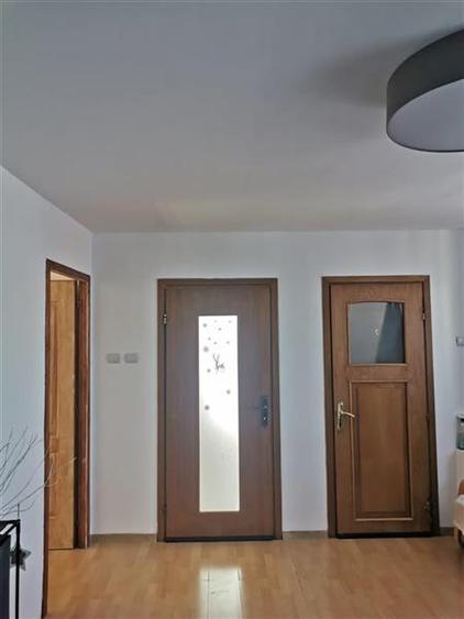 Casă individuală cu 6 camere cu Teren 180 Mp în Vatra Luminoasă