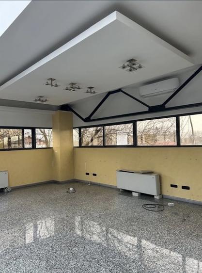 Birou, de 250 mp, în Străulești