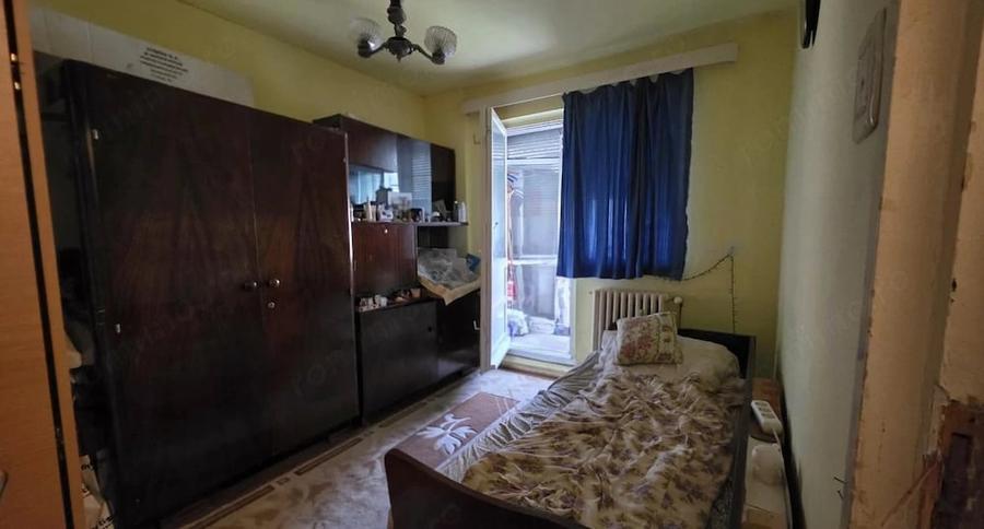 Apartament cu 4 camere semidecomandat în Dacia