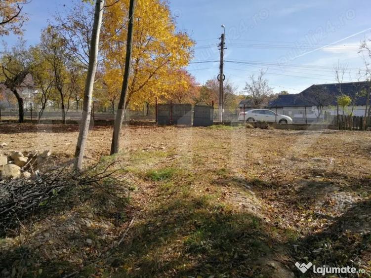 Teren de 1561 mp, în Pucioasa