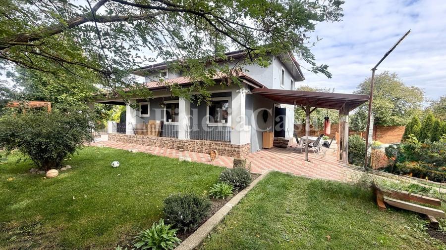 Casă cu 4 camere cu Teren 1453 Mp în Sculeni