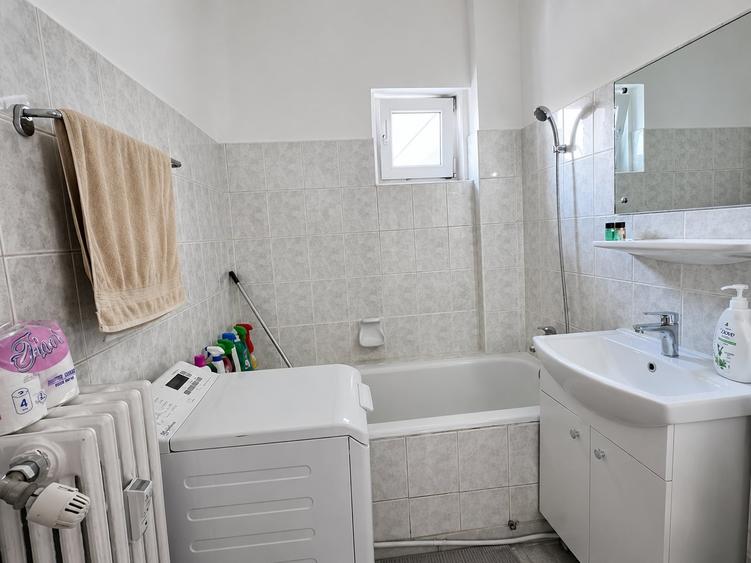 Apartament cu 3 camere decomandat, mobilat în Crângași