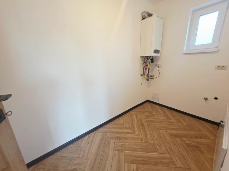 Casă individuală cu 4 camere cu Teren 500 Mp în Est