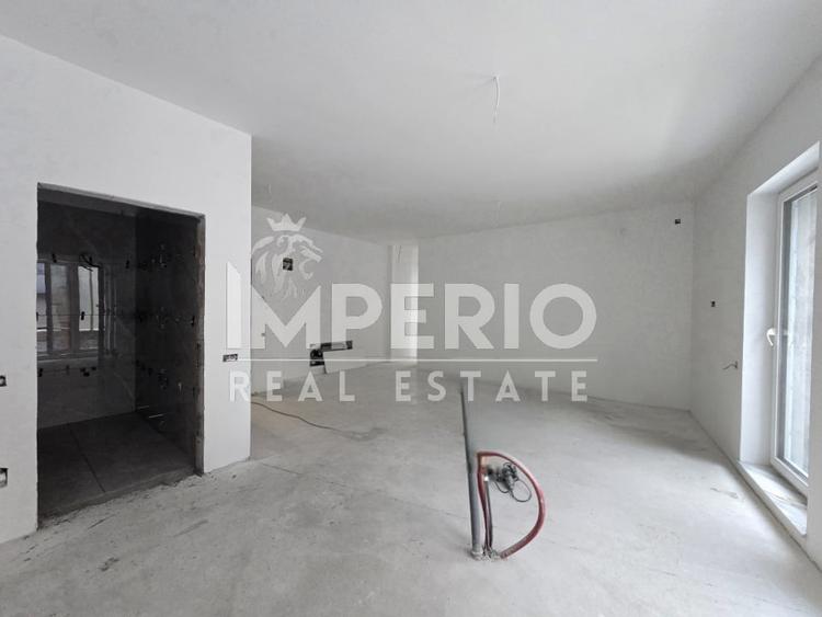 Apartament cu 4 camere semidecomandat în Central