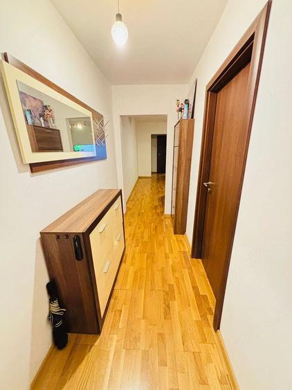 Apartament cu 3 camere semidecomandat în Dâmbovița
