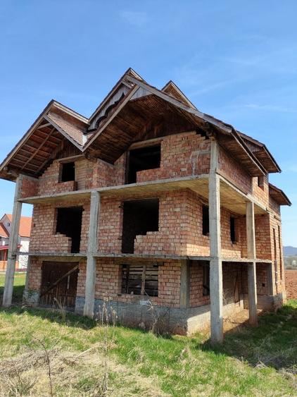 Casă cu 4 camere în Central