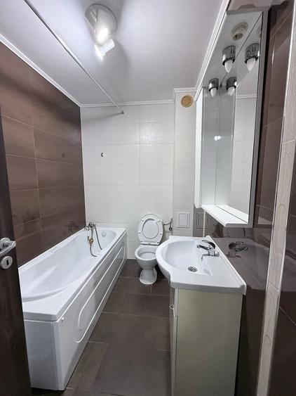 De inchiriat apartament 3 camere - 1