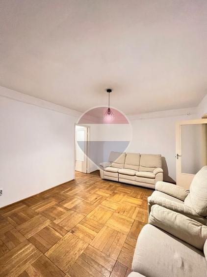 Apartament cu 3 camere de închiriat în zona Bancilor - 1