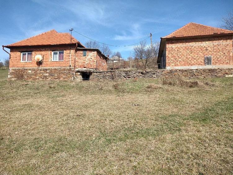Teren de 4200 mp, în Bucea