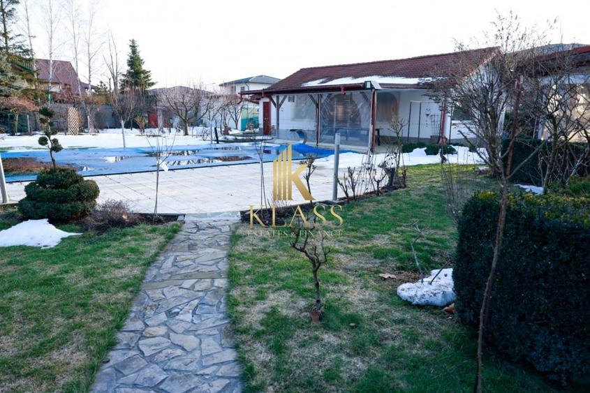 Casă individuală cu 8 camere cu Teren 2176 Mp în Corbeanca