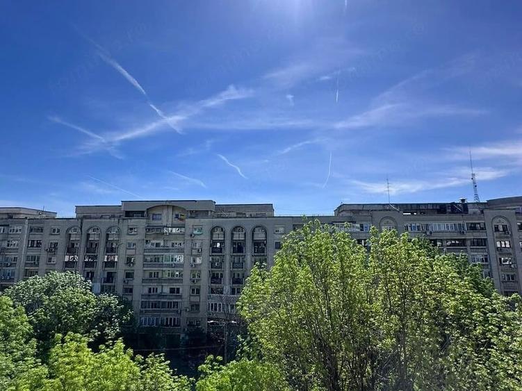 Apartament cu 4 camere decomandat în Decebal