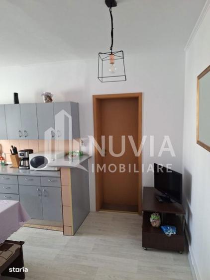 Apartament cu 3 camere semidecomandat, mobilat în Cetate