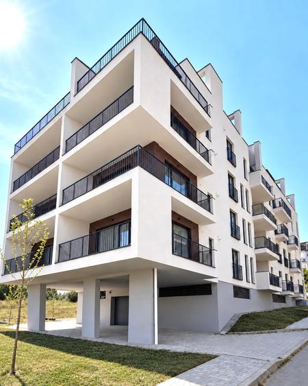 Apartament cu 3 camere decomandat în Turnișor