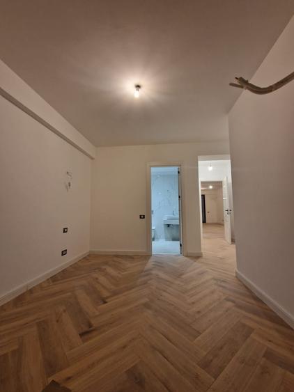 Apartament cu 3 camere semidecomandat în Pipera