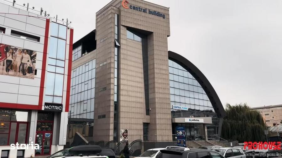 Spațiu comercial, de 1,366 mp, în Central