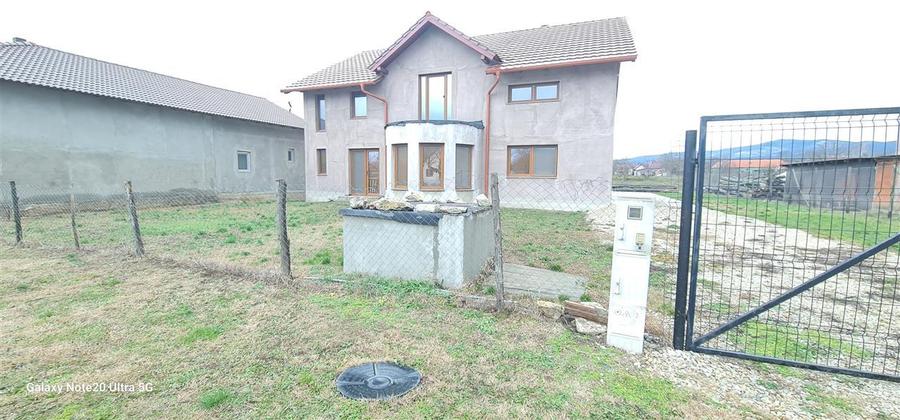 Casă individuală cu 6 camere cu Teren 923 Mp în Agrișu Mare