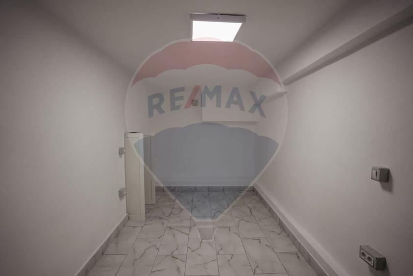 Spațiu comercial, de 71.849998474121 mp, în Gării
