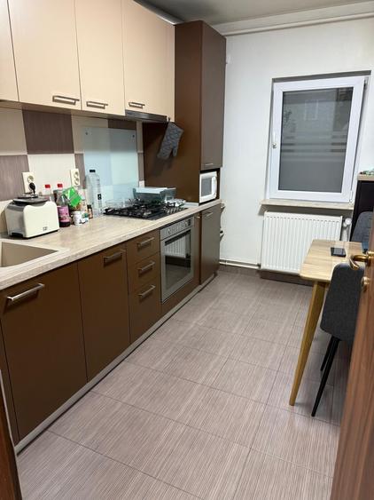 Apartament cu 4 camere decomandat în Colentina