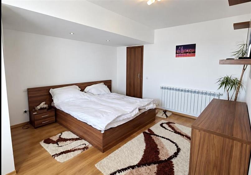 Apartament cu 3 camere decomandat, mobilat în Calea Poplăcii