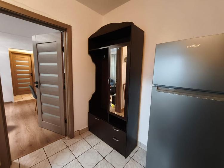 Apartament cu 2 camere semidecomandat, mobilat în Micro III
