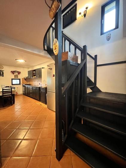 Casă cu 6 camere cu Teren 1593 Mp în Central